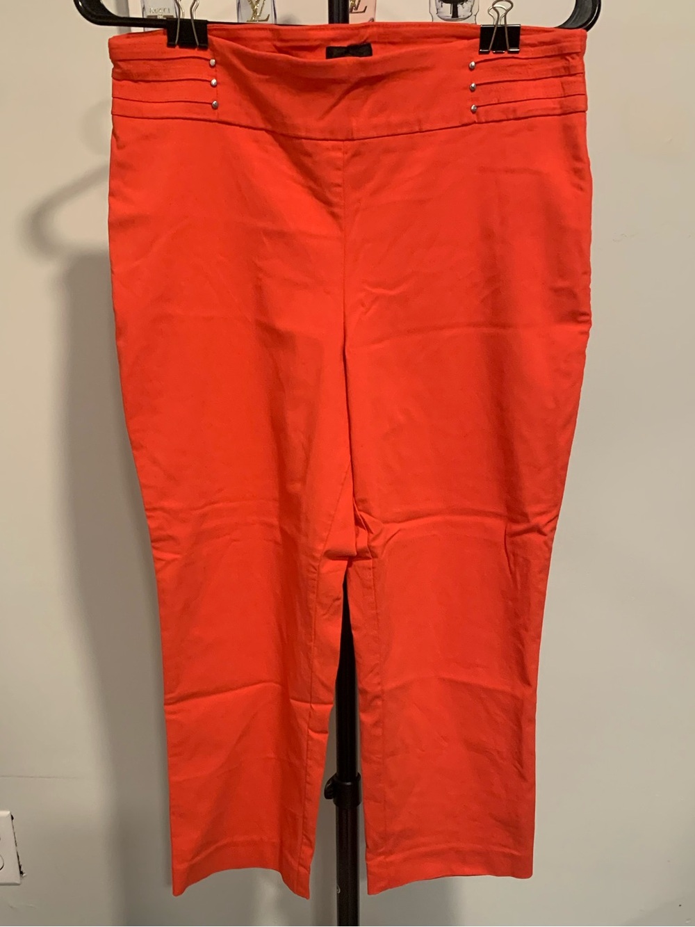 JM Collection Orange Capri Pants